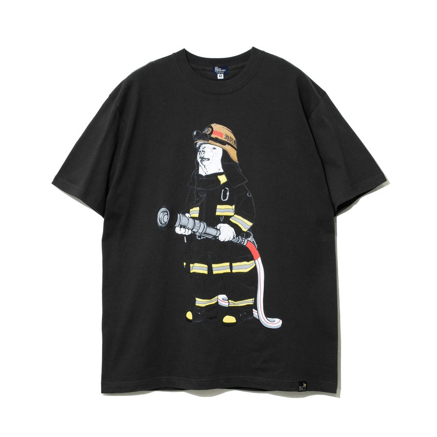 go slow caravan ゴースローキャラバン 消防士クマ TEE (MENS)