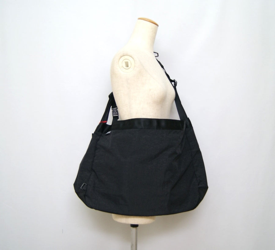 CHROME クローム NEWSPAPER MESSENGER 26L ニュースペーパーメッセンジャー ショルダーバッグ BLACK CRINKLE