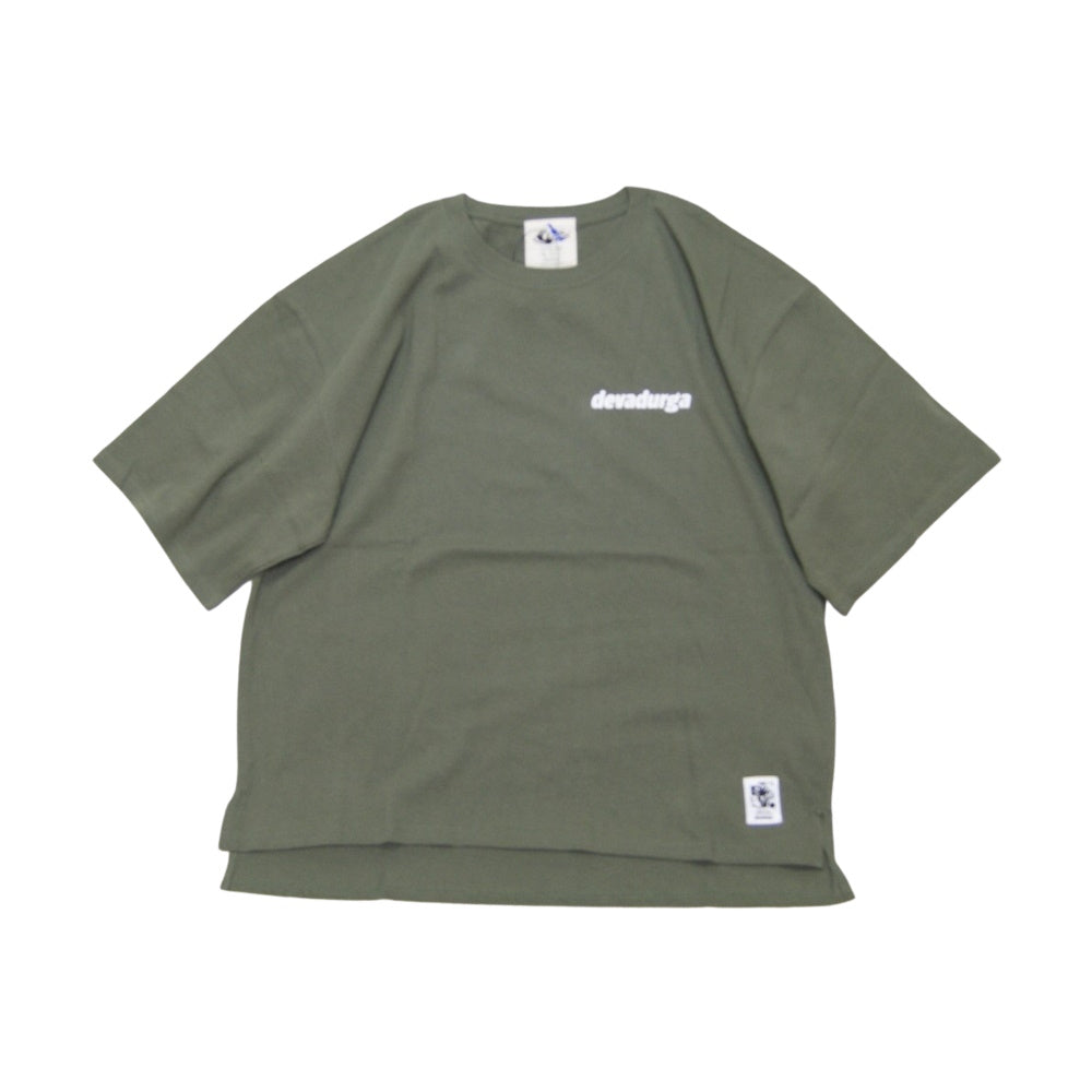 devadurga(デヴァドゥルガ) FOAM LOGO WIDE TEE OLIVE