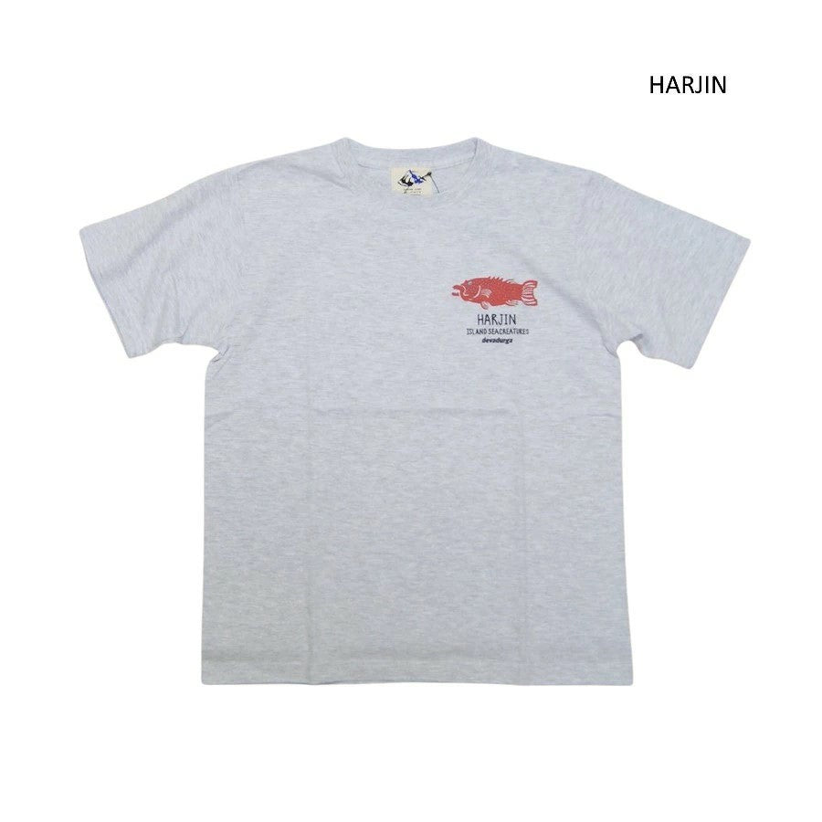 devadurga(デヴァドゥルガ) 魚プリントTEE HARJIN TAMAN KAMAJI