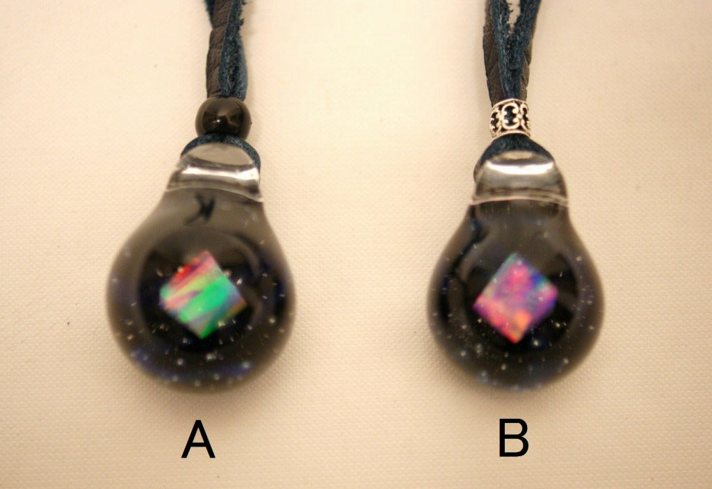 Synchronicity glass(シンクロニシティグラス) ペンダント small オパール