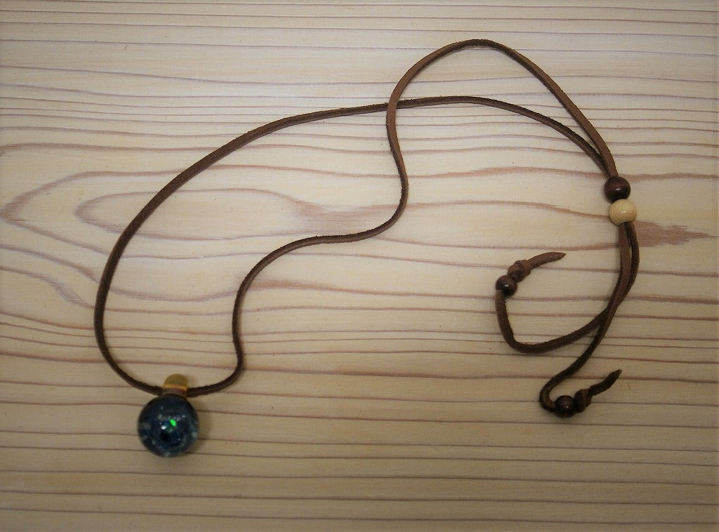 Dragon pipeとのコラボです。人工オパールが中に入っていて宇宙をイメージしました 【送料無料】GO HEMP×Dragon pipeLittle cosmos pendantプレゼントに最適! ラッピング承ります。