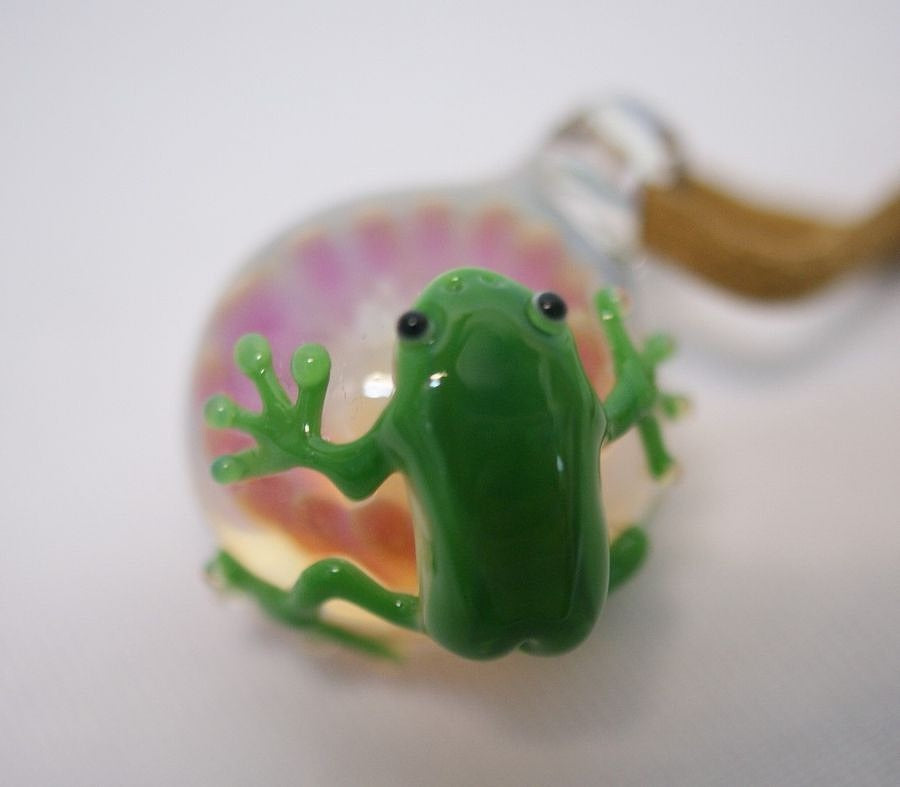 プレゼントにもおすすめ!ラッピングできます!!Euony-Glass ユーオニーグラス ペンダント カエル ハンドメイド ガラスアクセサリー ネックレス カエルアクセサリー