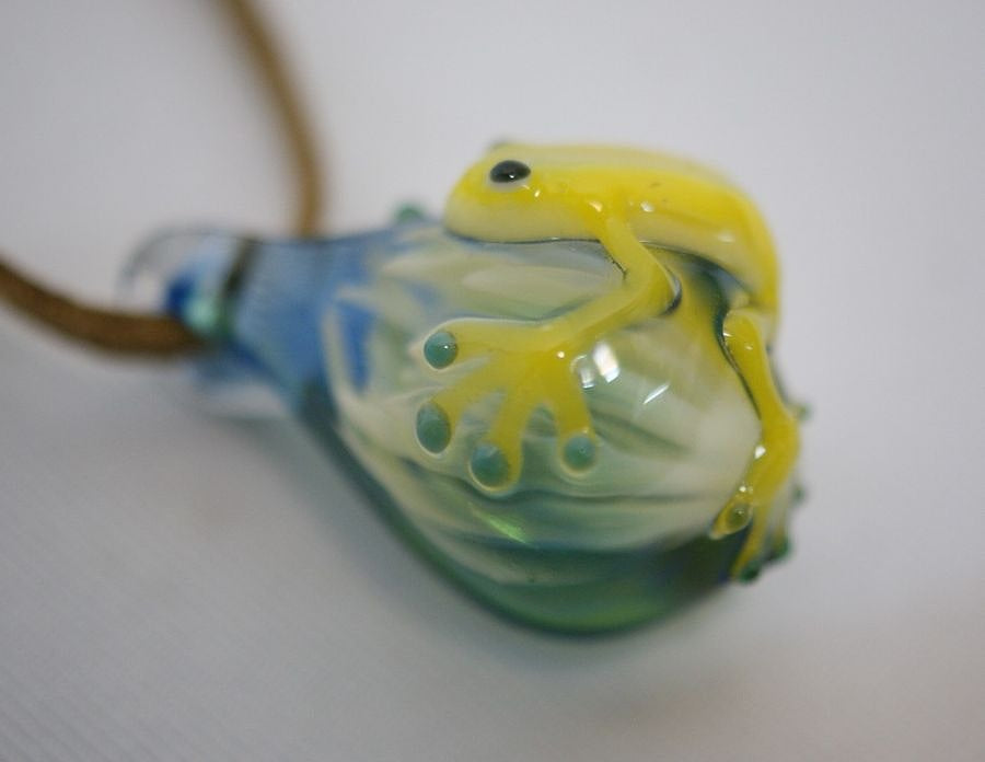 プレゼントにもおすすめ!ラッピングできます!!Euony-Glass ユーオニーグラス ペンダント カエル ハンドメイド ガラスアクセサリー ネックレス カエルアクセサリー