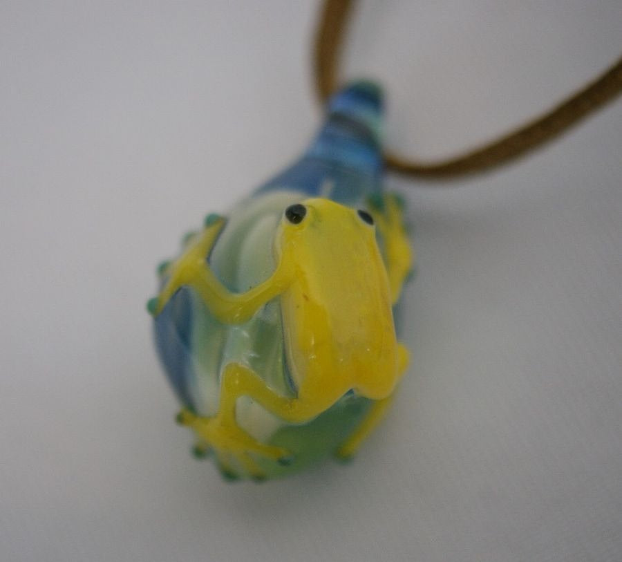 プレゼントにもおすすめ!ラッピングできます!!Euony-Glass ユーオニーグラス ペンダント カエル ハンドメイド ガラスアクセサリー ネックレス カエルアクセサリー