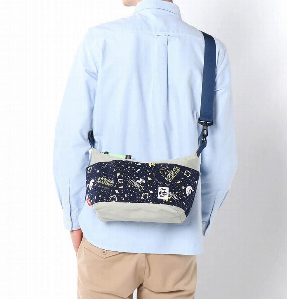 長年愛される、CHUMS定番のショルダーバッグCHUMS チャムスコレクトショルダースウェットナイロン collect shoulder sweat nylon mushroom shooting star ショルダーバッグ